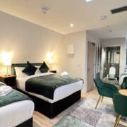 _room_family_studio_gallery_002