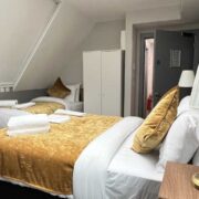 _room_triple_studio_gallery_002